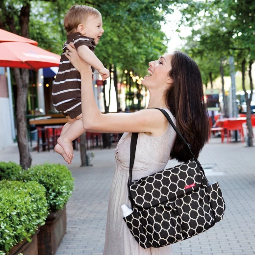 Skip Hop Dash Messenger Diaper Bag, Onyx Tile - سكيب هوب - Image 2