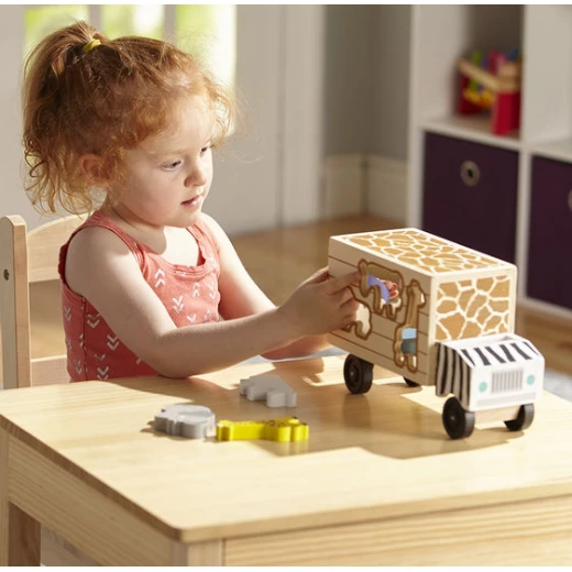 Melissa & Doug Animal Rescue Shape Sorting Truck Wooden Toy with 7 Animals and 2 Figures - Melissa & doug - Image 3