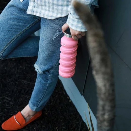 Que Collapsible Water Bottle, Coral Pink, 590 ml - كيو - Image 2
