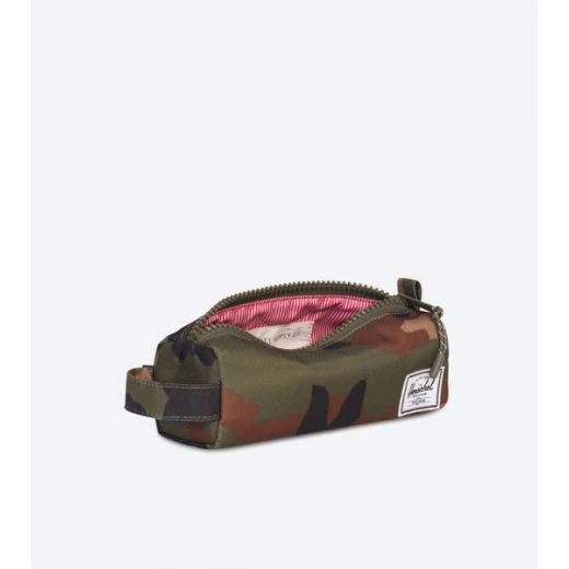 Herschel Settlement Case  Color: Woodland Camo - هيرشل - Image 2