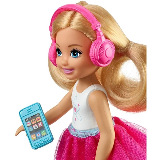 Barbie® Travel ​Chelsea™ Doll - باربي - Image 2