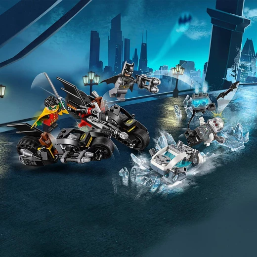 LEGO Superheroes: Mr. Freeze™ Batcycle™ Battle - ليجو - Image 9