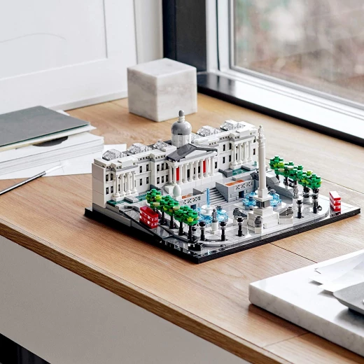 LEGO Architecture Trafalgar Square Building Set with London Landmark National Gallery Collectible Model, 1197 pieces. - ليجو - Image 2
