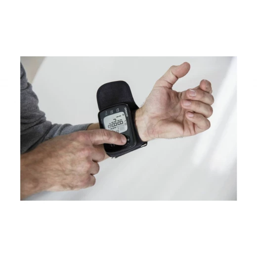 Omron R6  Wrist Blood Pressure Monitor - أومرون - Image 3