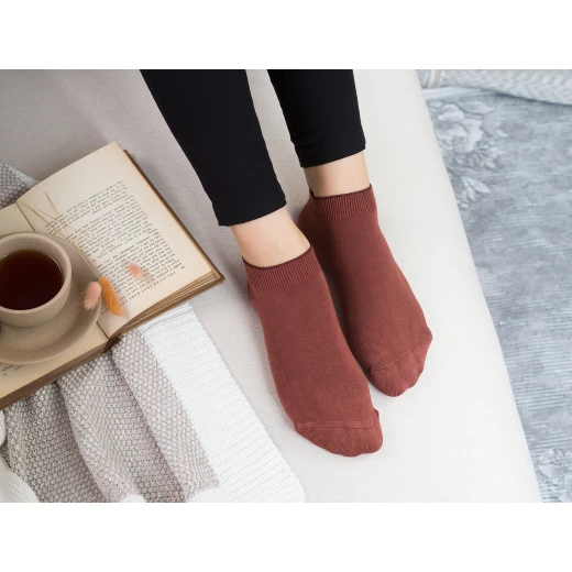 Madame Coco - Leaf Ankle Socks, Red Madame Coco - Leaf Ankle Socks, Red