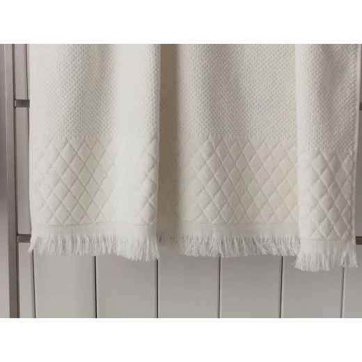 Madame Coco - Velvet Detail Bath Towel, Ecru - مدام كوكو - Image 2
