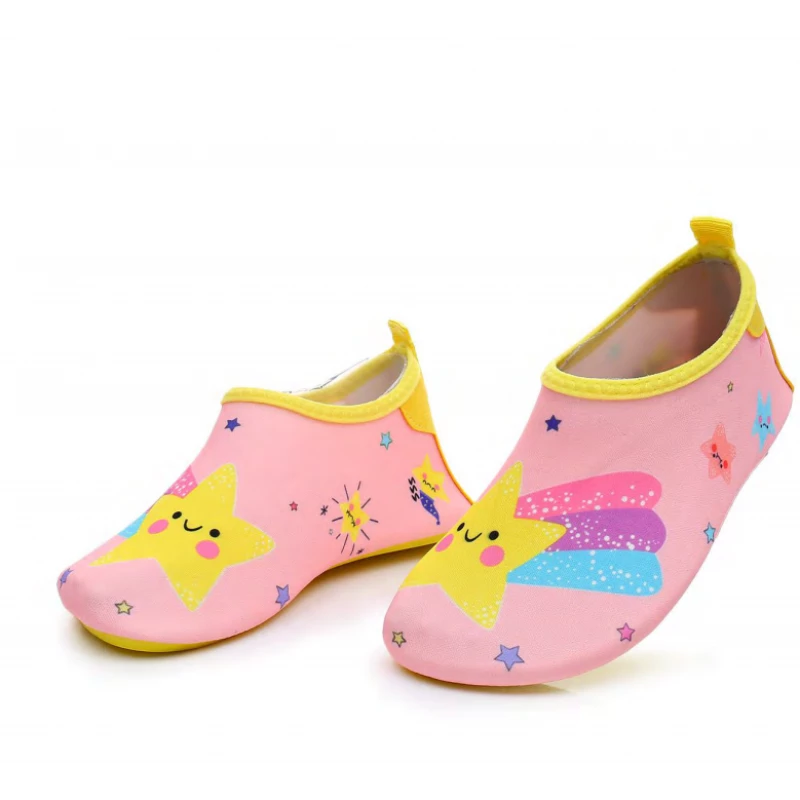 أحذية مائية، تصميم النجوم الملونة، قياس 30-31 - أكوا
