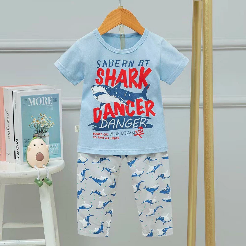 طقم بيجامة تيشيرت نص كم وبنطلون طويل تصميم سمكة القرش 6-12 شهر