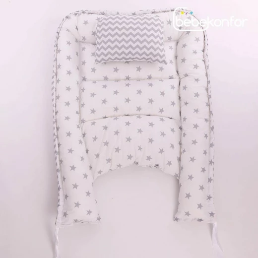 كوت بيبي مع غطاء ومخدة لون ابيض ونجم رمادي - Image 2