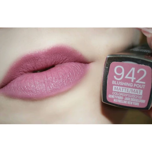 احمر شفاه، كريمي غير لامع، رقم 942، من مايبيلين - Maybelline - Image 2
