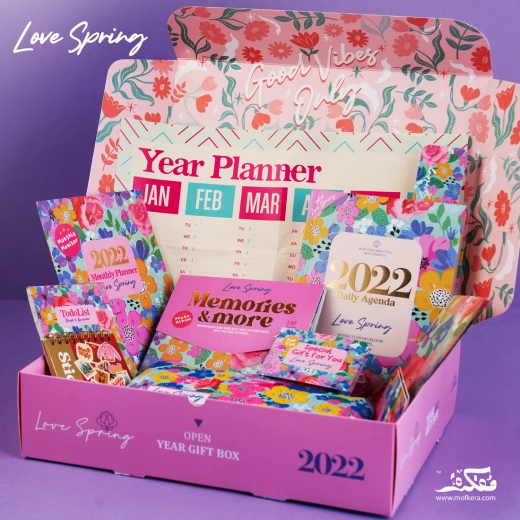 صندوق أجندة 2022 بتصميم الربيع (الورد) من مفكرة صندوق أجندة 2022 بتصميم الربيع (الورد) من مفكرة