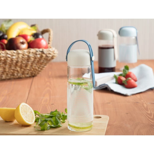 مطرة ماء, باللون الأبيض من مدام كوكو مطرة ماء, باللون الأبيض من مدام كوكو