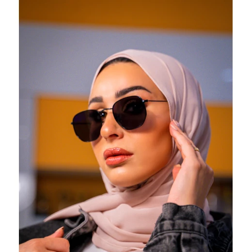 نظارات شمسية للنساء, موديل أدونيس, باللون الرمادي من ار كيو - ار كيو - Image 2