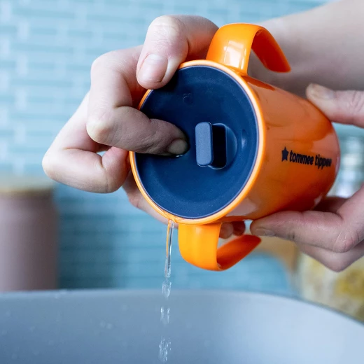 كوب محمول ايزي فلو 360, +6 أشهر, باللون البرتقالي200 مل من تومي تيبي - تومي تيبي - Image 3
