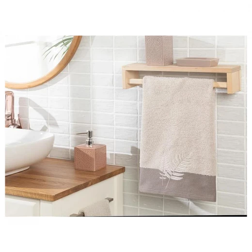 منشفة وجه مطرزة فيرن, لون بيج, 50*80 سم من انجلش هوم منشفة وجه مطرزة فيرن, لون بيج, 50*80 سم من انجلش هوم