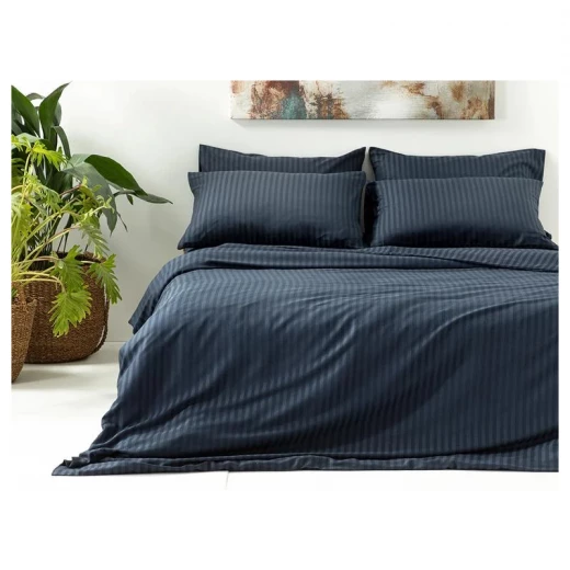 طقم غطاء لحاف كريستال حريري بحجم كينغ, لون ازرق غامق, 220* 260 سم, 4 قطع من انجلش هوم طقم غطاء لحاف كريستال حريري بحجم كينغ, لون ازرق غامق, 220* 260 سم, 4 قطع من انجلش هوم