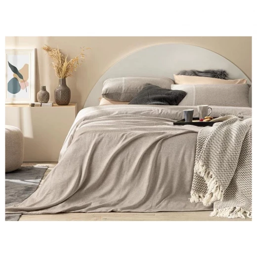 طقم غطاء لحاف سبلنديد ناعم ولامع مقاس كينج, 220* 240 سم, 4 قطع من انجلش هوم طقم غطاء لحاف سبلنديد ناعم ولامع مقاس كينج, 220* 240 سم, 4 قطع من انجلش هوم