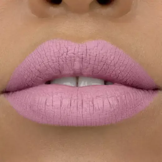 أحمر شفاه سائل غير لامع يدوم 8 ساعات من essence Cosmetics كول موف 06 مقاوم للقبلات 3.5 مل - Essence cosmetics - Image 2
