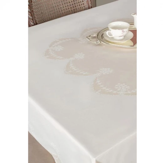 مفرش طاولة لون بيج حجم 160*230 سم من مدام كوكو - مدام كوكو - Image 3