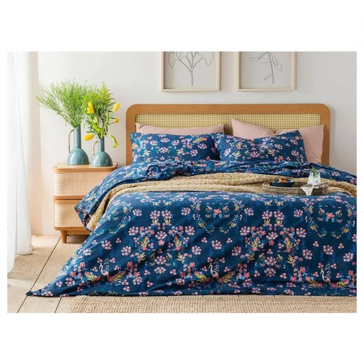 طقم غطاء لحاف أزرق داكن مجوز, حجم 200×220 سم، 4 قطع من انجلش هوم طقم غطاء لحاف أزرق داكن مجوز, حجم 200×220 سم، 4 قطع من انجلش هوم