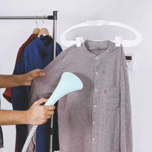 Geepas GGS9695 Garment Steamer 1800W 2l water tank - GEEPAS - Image 3