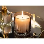شمعة معطرة فاخرة من إنجلش هوم بأبعاد 9x9x10 سم برائحة السكر البني - انجلش هوم