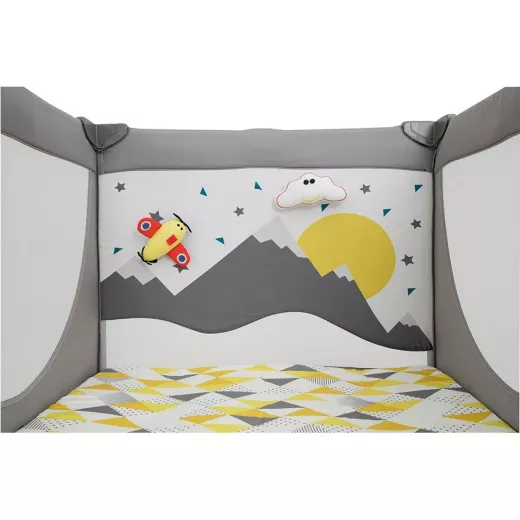 حاجز لعب الأطفال Joie Cheer Little Explorer: حاجز لعب محمول وآمن للأطفال لوقت اللعب والقيلولة. يوفر هذا الحاجز المحمول مساحة آمنة لطفلك للاستكشاف والراحة. مثالي للاستخدام الداخلي والخارجي يتميز بتص - جوي - Image 3