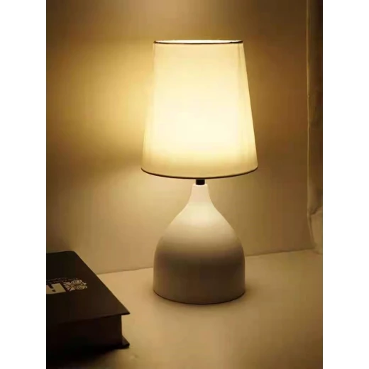 مصباح طاولة من ARMN Regency - أبيض مصباح طاولة من ARMN Regency - أبيض