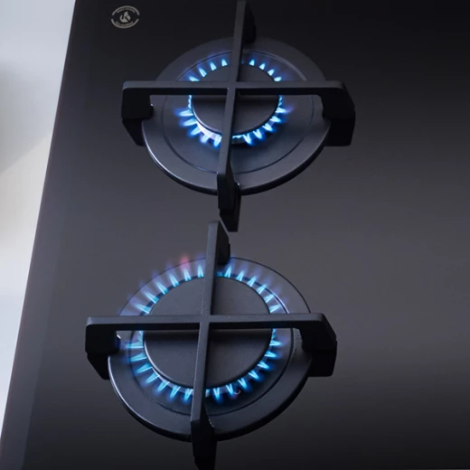 Elba ELIO 95-545 CG Black Vitroceramic Gas Cooktop - 90cm with Wok Burner. Experience superior cooking performance with this sleek gas cooktop. Enjoy precise heat control and easy cleaning. - ELBA - Image 4