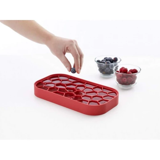 Lekue Ice Box Red Large Capacity Ice Cube Tray with 4 Trays, Silicone Lid, and Anti-Condensation Design, Perfect for Table-Side Presentation - Lekue - Image 4