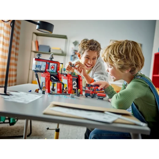 LEGO City محطة الإطفاء مع لعبة شاحنة الإطفاء - مجموعات بناء ألعاب للأطفال مع 2 ملحقات لشاحنة الإطفاء - هدايا للأولاد والبنات من عمر 6 سنوات فما فوق - مجموعة لعب تخيلي مع 5 شخصيات صغيرة - 60414 من ليغو - ليجو - Image 8