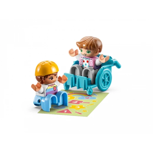 مجموعة ليغو DUPLO مدينة الحياة في مركز الرعاية النهارية 10992، مجموعة ألعاب بناء STEM لمرحلة الطفولة المبكرة للأطفال الصغار، للبنين والبنات التي تحفز الإبداع والتعلم العملي - ليجو - Image 4
