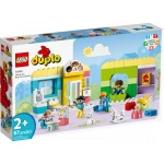 مجموعة ليغو DUPLO مدينة الحياة في مركز الرعاية النهارية 10992، مجموعة ألعاب بناء STEM لمرحلة الطفولة المبكرة للأطفال الصغار، للبنين والبنات التي تحفز الإبداع والتعلم العملي - ليجو