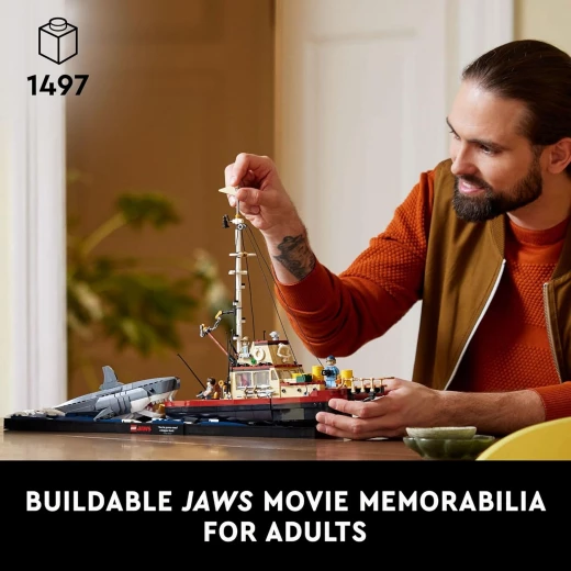 ليغو Ideas – مجموعة الفك المفترس (رقم 21350) – طقم ديوراما لمحبي الفيلم الكلاسيكي – لعبة سمكة القرش – هدية تذكارية لمحبي الأفلام للبالغين – تشمل قارب "أوركا" وشخصيات مينيفigure ل"الشريف برودي"، "هوبر"، و"كوينت" - ليجو - Image 6