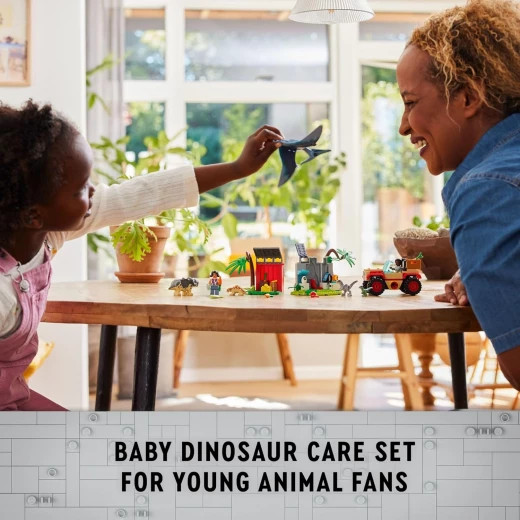 ليغو Jurassic World – مركز إنقاذ صغار الديناصورات (رقم 76963) – مجموعة بناء للأطفال تشمل سيارة لعب وخمس شخصيات ديناصورات، منها تريسيراتوبس وفيلوسيرابتور – لعبة ديناصورات ممتعة للبنين والبنات من عمر 4 سنوات فما فوق، من ليغو. - ليجو - Image 2