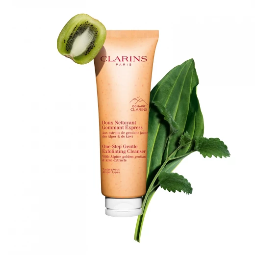 غسول مقشر لطيف 3 في 1 لجميع أنواع البشرة منظف، مزيل مكياج ومقشر 89% مكونات طبيعية من كلارنس - كلارنس - Image 3