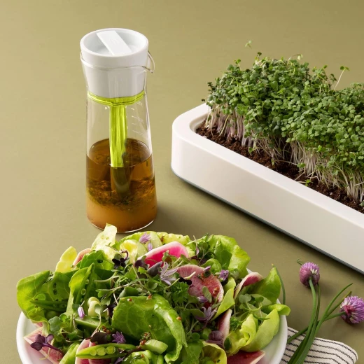 خلاط تتبيلة السلطة زجاجة خضراء بخفاقة مضخة وفوهة مانعة للتنقيط وعلامات قياس خالية من BPA وآمنة لغسالة الصحون لخلط وتخزين التتبيلات من كيتشن كرافت - كيتشن كرافت - Image 3