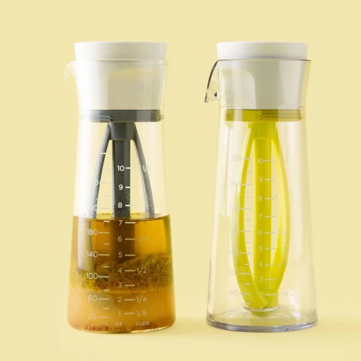 خلاط تتبيلة السلطة زجاجة خضراء بخفاقة مضخة وفوهة مانعة للتنقيط وعلامات قياس خالية من BPA وآمنة لغسالة الصحون لخلط وتخزين التتبيلات من كيتشن كرافت - كيتشن كرافت - Image 2