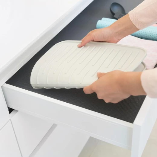 Brabantia Silicone Dish Drying Mat Light Grey Height 0.9 cm, Width 32.5 cm, Depth 43.8 cm - KitchenCraft - Image 2