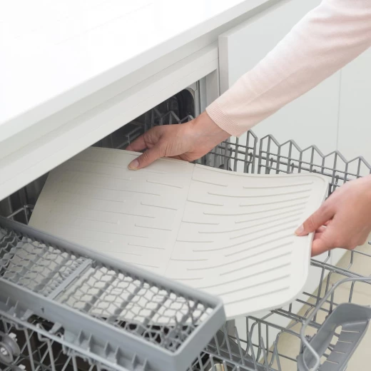 Brabantia Silicone Dish Drying Mat Light Grey Height 0.9 cm, Width 32.5 cm, Depth 43.8 cm - KitchenCraft - Image 6