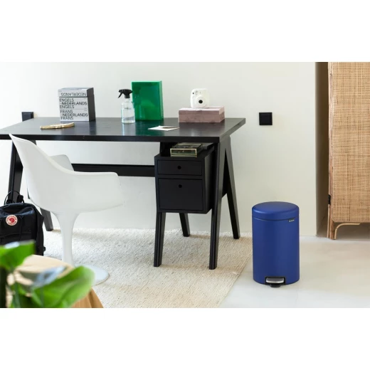 Brabantia - NewIcon Pedal Bin 12L - Medium Waste Bin for Kitchen or Bedroom - Soft Closing Lid - Light Pedal Operation - with Removable Inner Bucket - Non-Slip Base - Powerful Blue - 25 x 34 x 41 cm - Brabantia - Image 3