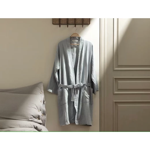 روب حمام نسائي زوي, قماش موسلين رمادي, 100% قطن, مقاس S/M ,خفيف، ناعم ومناسب لجميع الفصول من مدام كوكو روب حمام نسائي زوي, قماش موسلين رمادي, 100% قطن, مقاس S/M ,خفيف، ناعم ومناسب لجميع الفصول من مدام كوكو