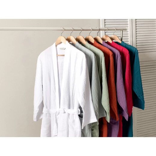 روب حمام من قماش موسلين من زوي، مقاس متوسط، خفيف الوزن، سريع الجفاف، عالي الامتصاص، 100% قطن مريح من مدام كوكو - مدام كوكو - Image 4