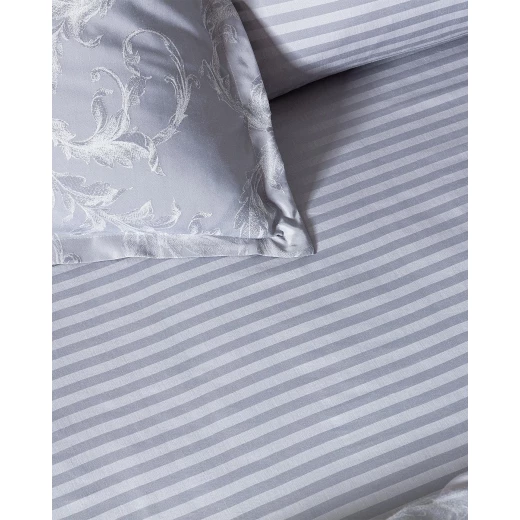 طقم غطاء لحاف مزدوج من الساتان الجاكار من بلاي - 200×220 سم، نسيج ساتان أنيق، متين وناعم من مدام كوكو - مدام كوكو - Image 2
