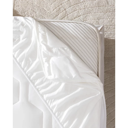 Madame COCO Antony Cool Single Plus Fitted Mattress Protector, Waterproof & Stain-Resistant, 100% Polyester, White, 120x200+35 cm, Elastic Corners for Easy Fit - Madame COCO - Image 4