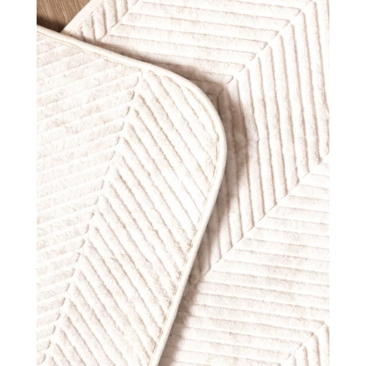 طقم حصيرة حمام إيزه لون عاجي، من البوليستر الناعم مع قاعدة مانعة للانزلاق، 50×80 سم و 45×50 سم من مدام كوكو - مدام كوكو - Image 2