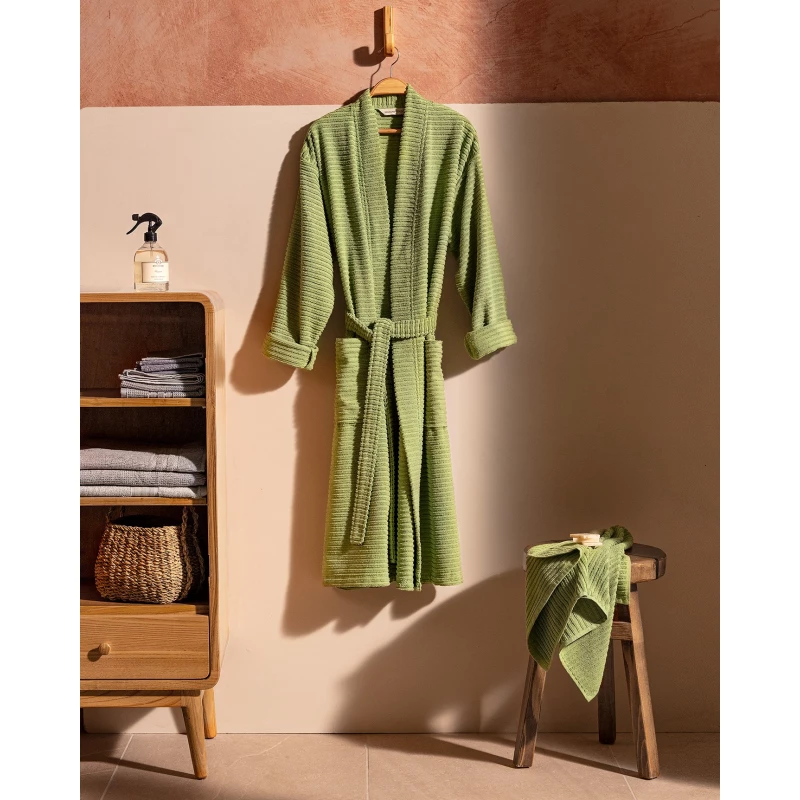 طقم روب حمام كارلا كيمونو للجنسين لون خاكي، قطن 100٪، مقاس L-XL، يشمل منشفة 50×90 سم، ناعم ويمتص الماء، وزن 360/400 جم/م² من مدام كوكو - مدام كوكو
