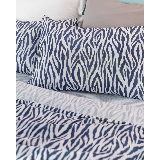 طقم بيكيه مطبوع كينج سايز سابر غطاء سرير 240×220 سم + ملاءة 240×260 سم + 2 غطاء وسادة 50×70 سم، قطن ممشط ناعم، أنيق وخفيف الوزن من مدام كوكو - مدام كوكو - Image 3