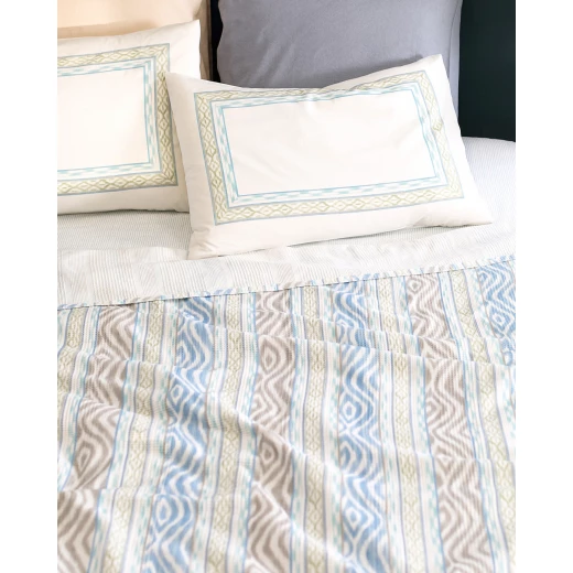 طقم بيجامة كينج سايز أماود من مادام كوكو بطبعة كارديد غطاء لحاف 240×220 سم، ملاية 240×260 سم، و2 أغطية وسائد 50×70 سم من مدام كوكو - مدام كوكو - Image 2