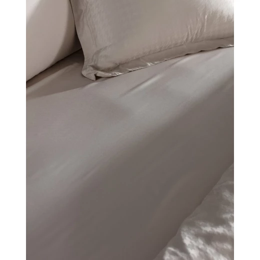 طقم غطاء لحاف لُون مزدوج الحجم – ساتان بامبو (200×220 + 2×(50×70+5) + 2×(50×70) + 240×260 سم) من مدام كوكو - مدام كوكو - Image 3